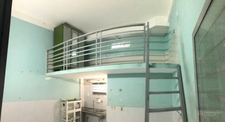 Phòng tối tăm, ẩm thấp làm cho năng lượng không thể di chuyển tự do, gây cảm giác u ám và tiêu cực.