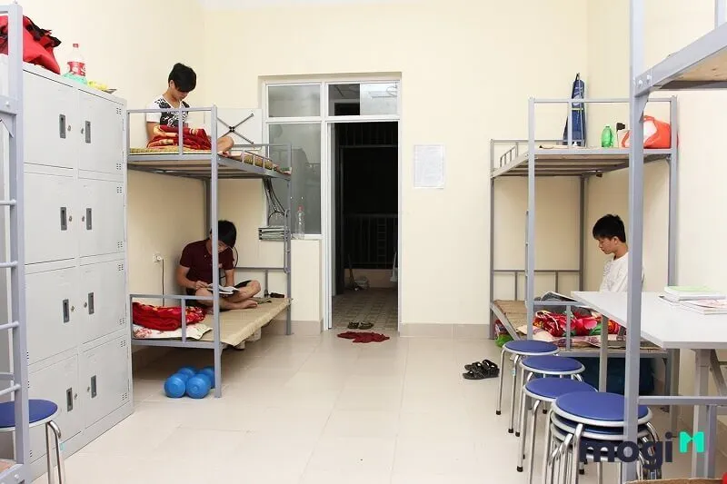 Hình ảnh minh họa thách thức khi ở ký túc xá