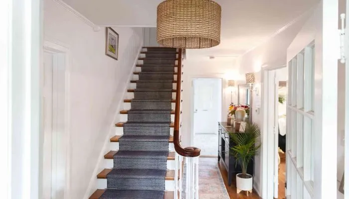 Hình ảnh minh họa phong thủy cầu thang trong nhà trọ